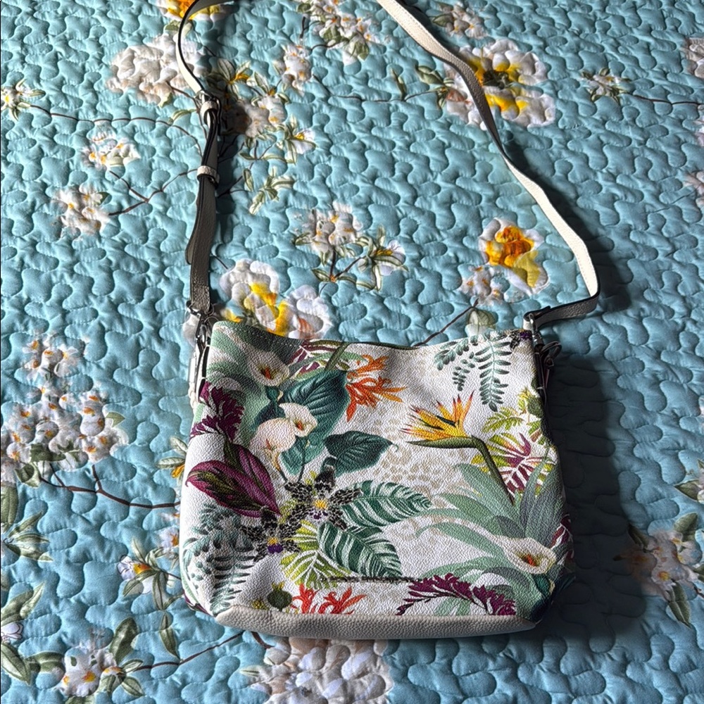 Dana Buchman White and Green Crossbody Bag with Nature-Inspired Design